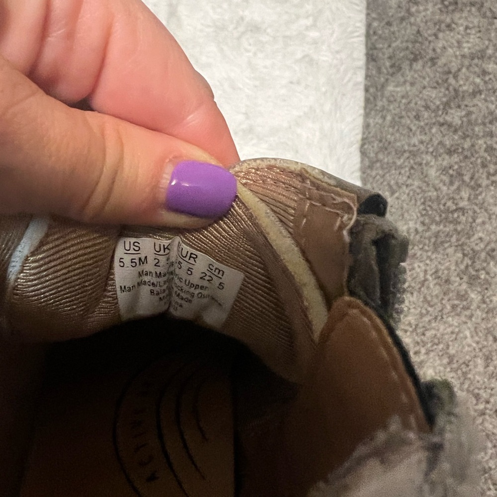 Shoes - Picture 2 of 4